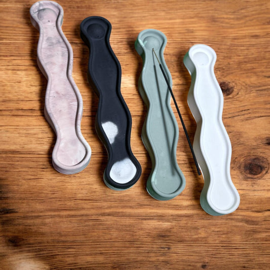 Handgemachter Räucherstäbchenhalter aus Gießmasse | Wellenform |  Boho Deko Halter | Achtsamkeit & Meditation | Geschenkidee Handmade