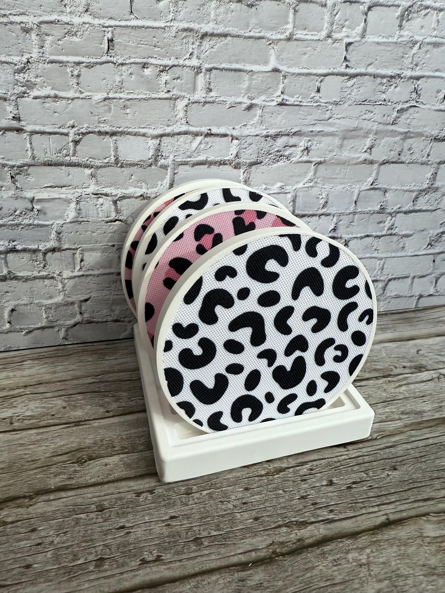 Leo Untersetzer 4 er Set , Gießmasse | Handmade Untersetzer | Leo Design