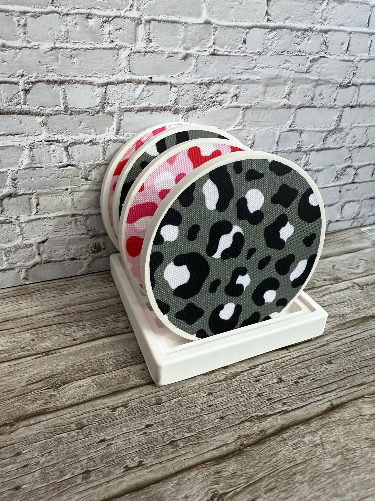 Leo Untersetzer 4 er Set , Gießmasse | Handmade Untersetzer | Leo Design