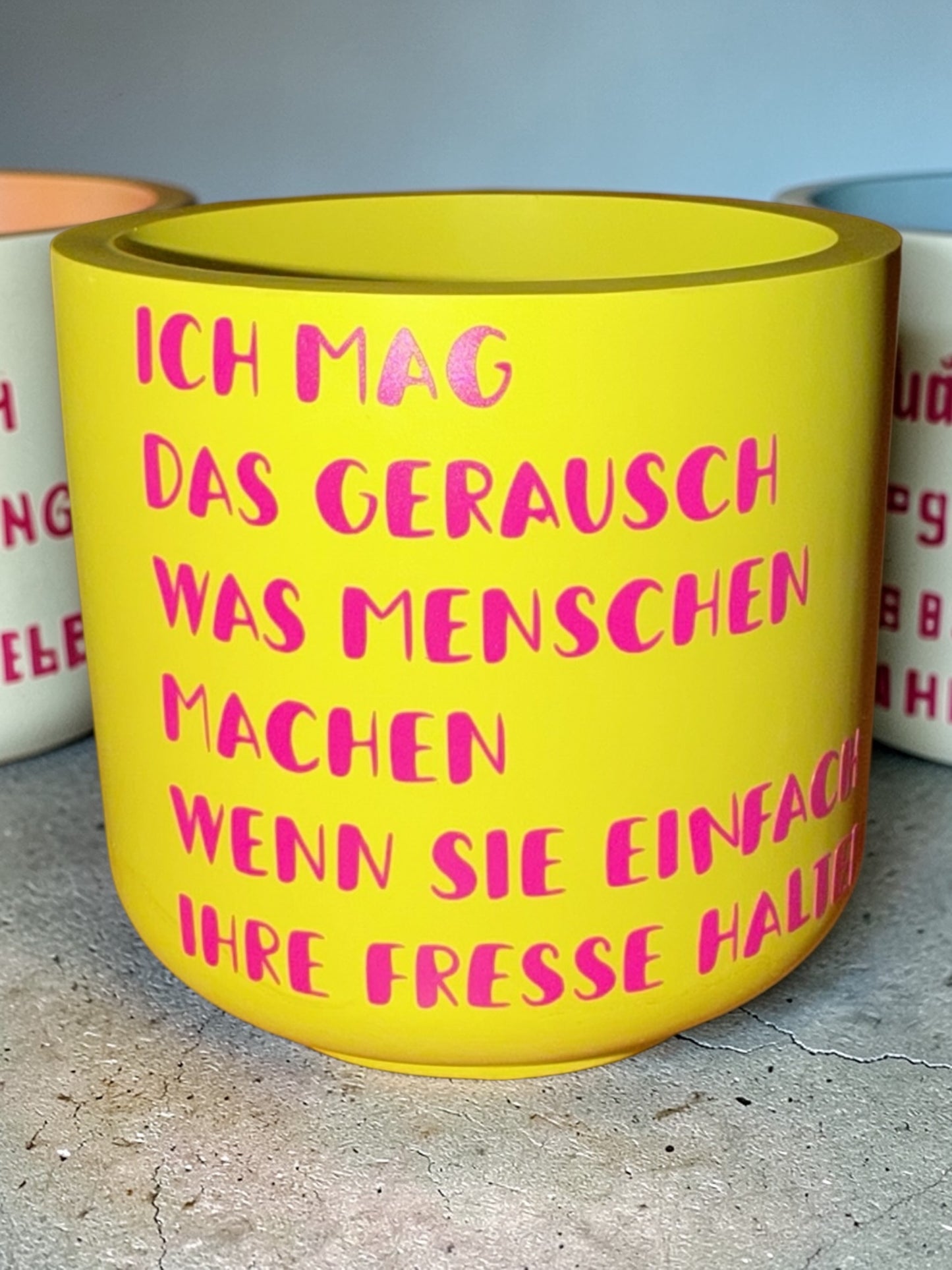 Statement Kerzen, bunte Kerzenbehälter