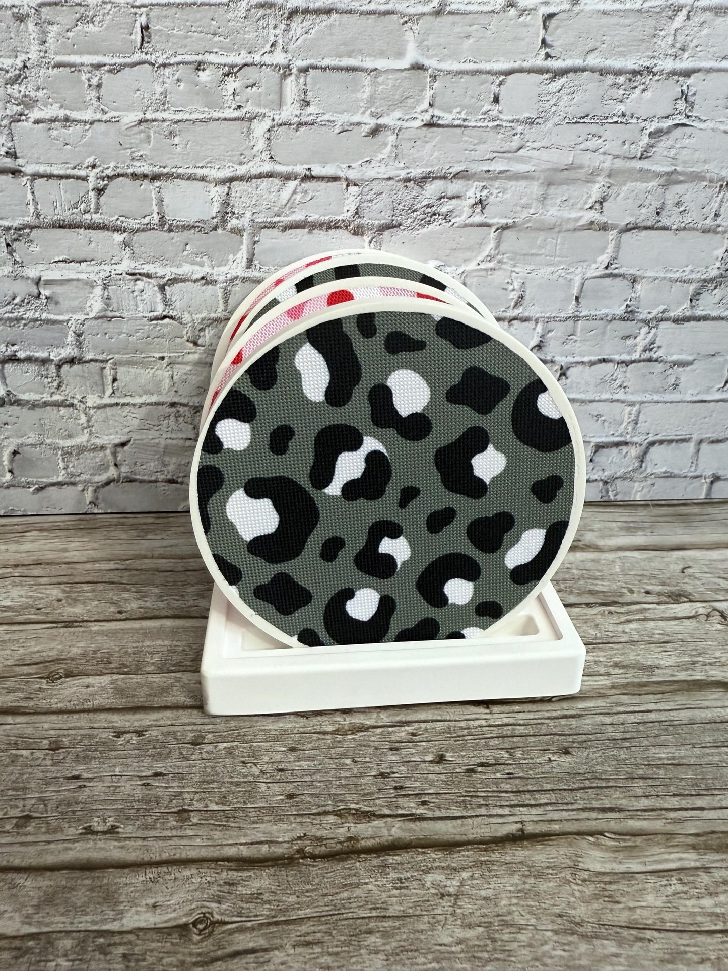 Leo Untersetzer 4 er Set , Gießmasse | Handmade Untersetzer | Leo Design