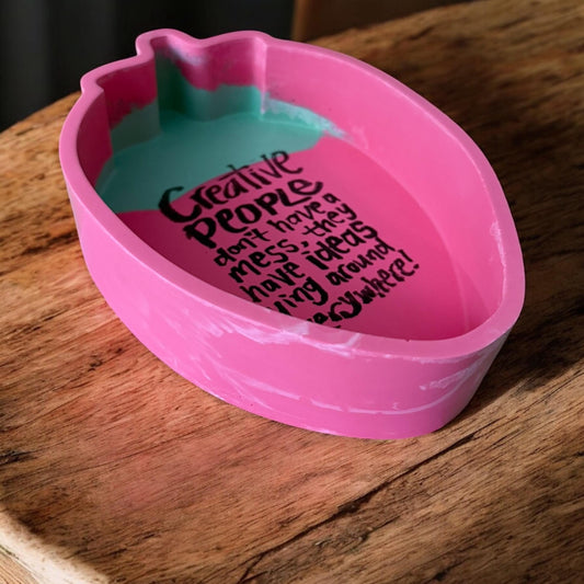 Handgegossene Jessin-  Erdberr - Schale mit Spruch – Kreative Deko und  Ablage für Schmuck & Kleinigkeiten