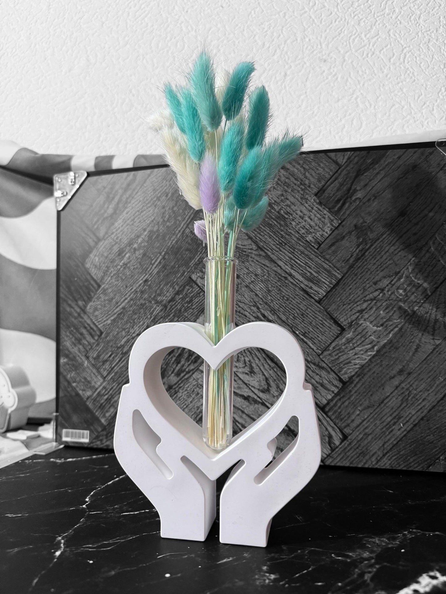 Wunderschöne Vase in Herz mit Händenform | Handgemacht aus Gießmasse | Dekoration, Geschenkidee