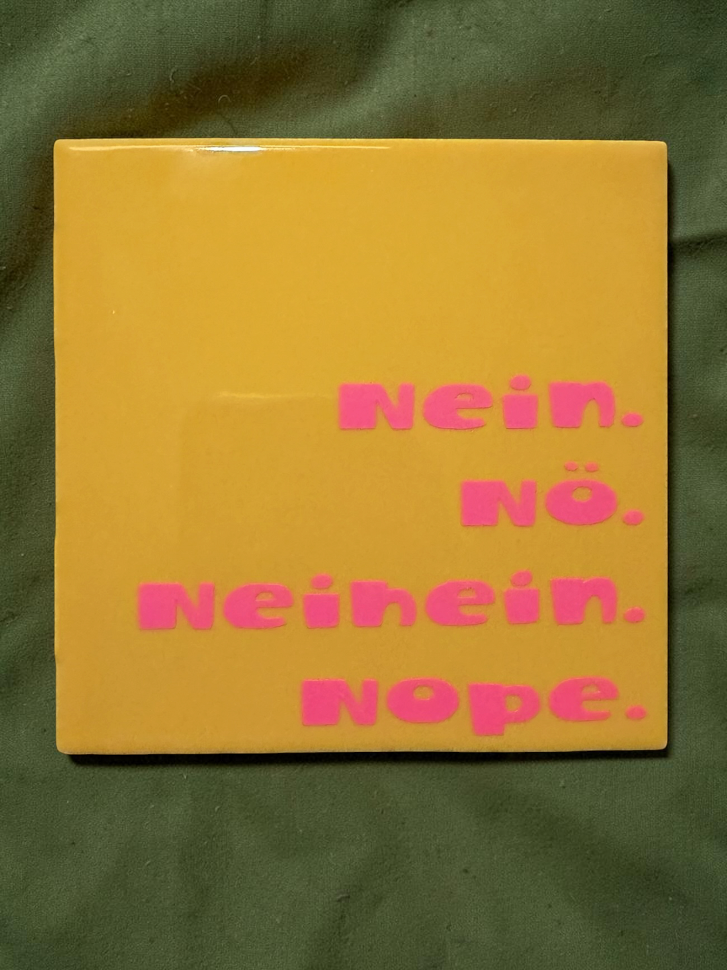 Spruch-Kachel – " Nein . Nö. Neihein. Nope "