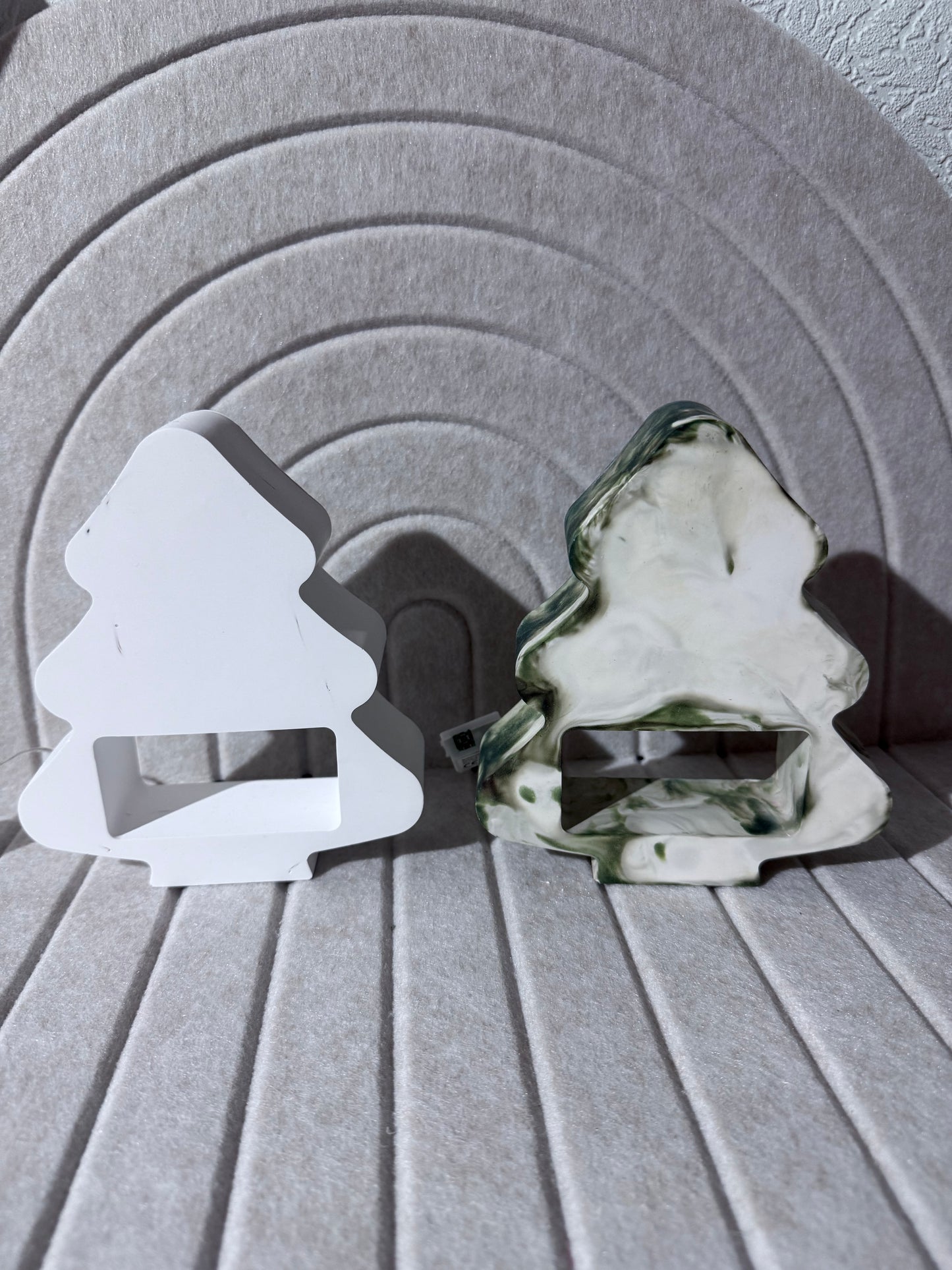 Weihnachtsbaum mit Lichterkette- Handgegossen