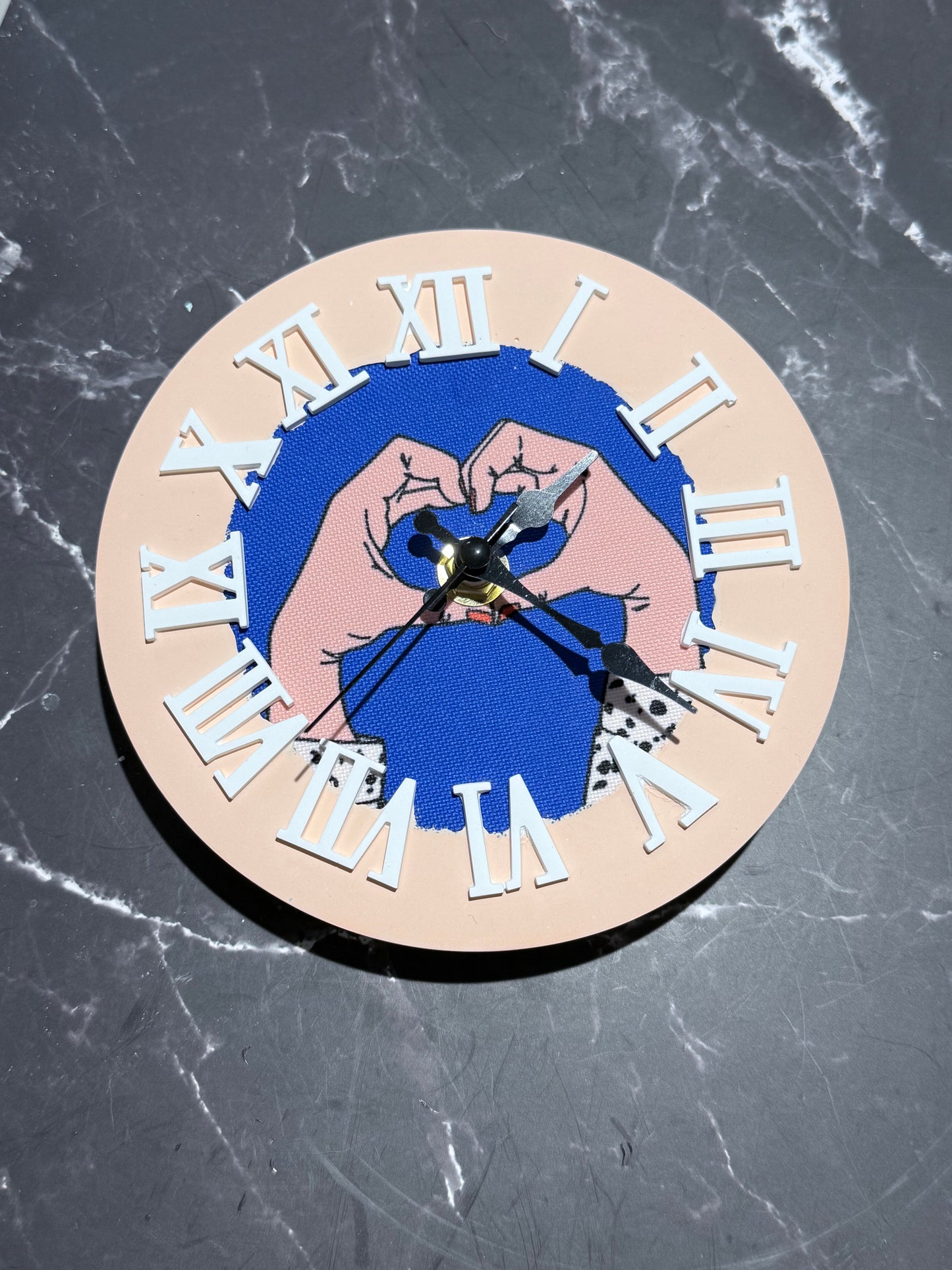 Uhr - Wanduhr - Handgemacht - Gießmasse