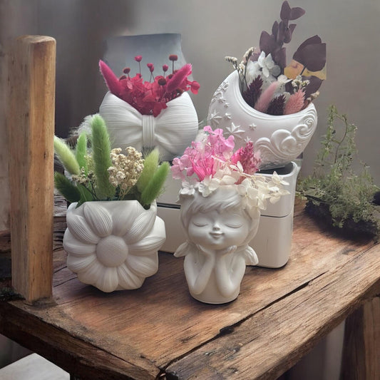 Handgemachten Deko-Vase mit Trockenblumen | KalaArt Gießmasse | Geschenkidee | Mädchen Mond Sonnenblume  Schleife | Boho Deko Vintage