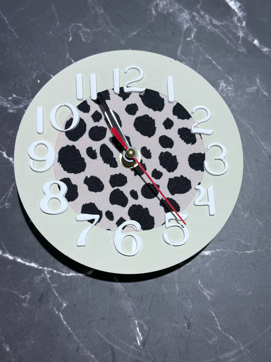 Uhr - Wanduhr - Handgemacht - Gießmasse