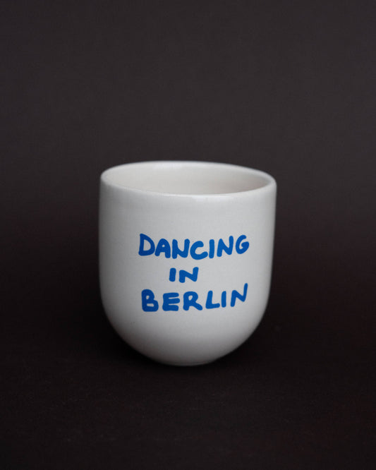 Sisi-Tasse, Tanzen in Berlin