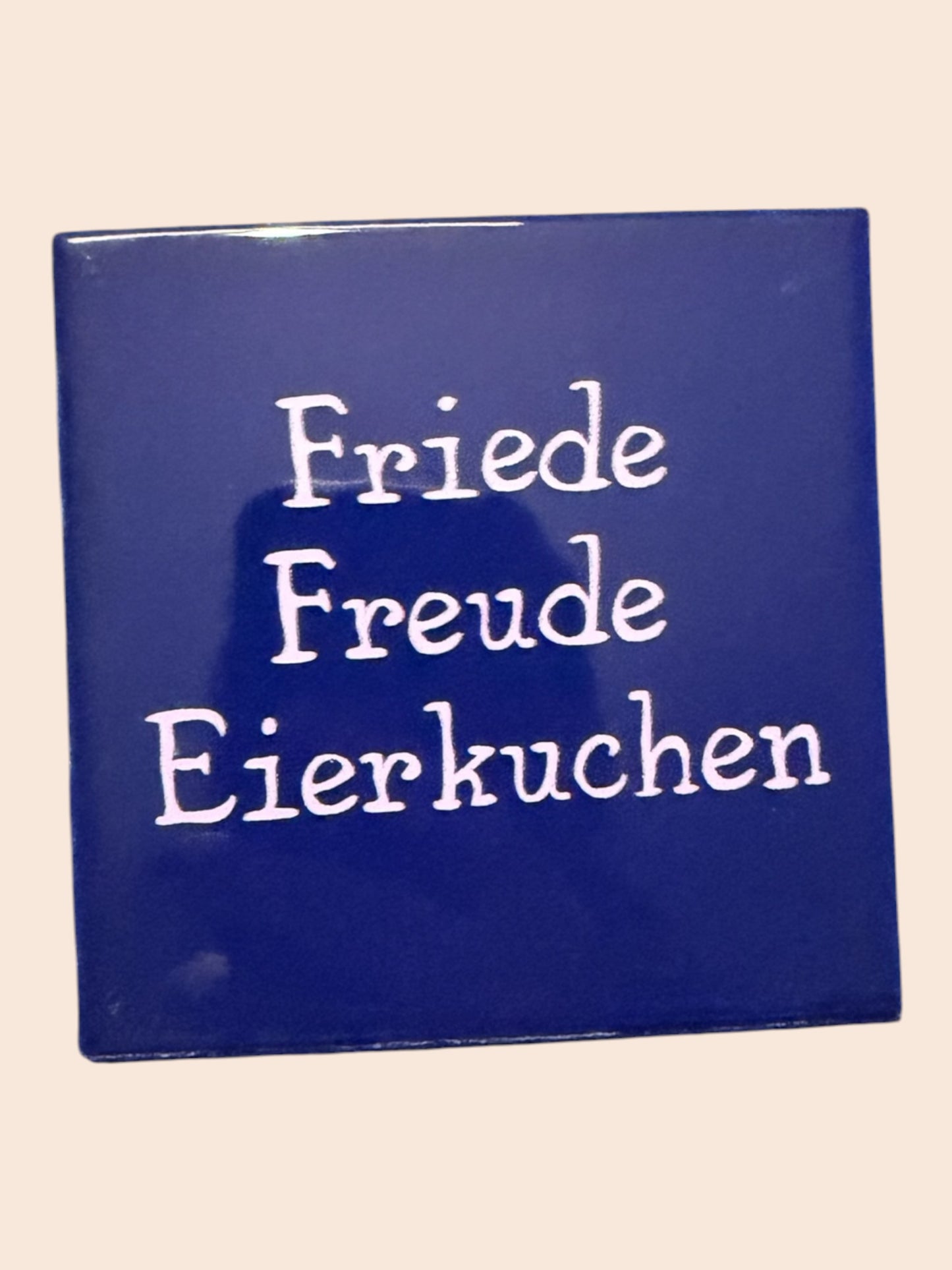 Spruch-Kachel – " Friede Freude Eierkuchen "