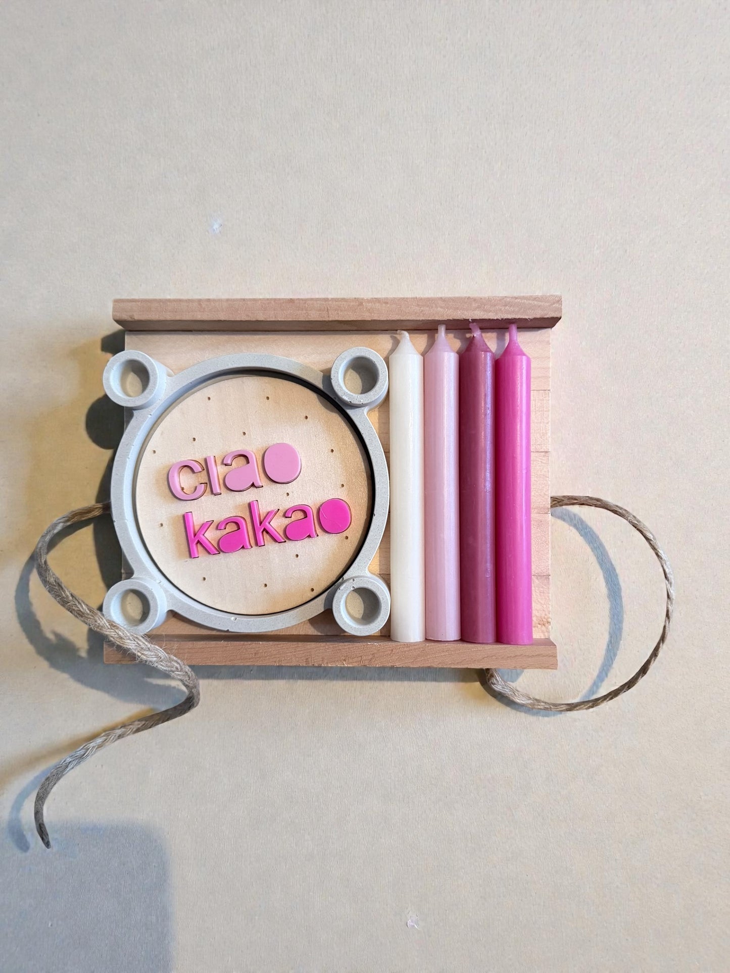 Handgefertigtes Kerzenhalter-Set mit Kerzen & Tablett aus Holz