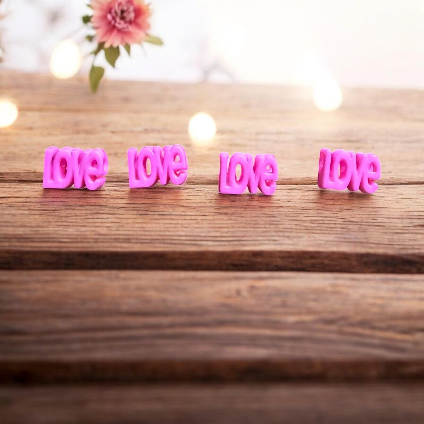 Leo Love Armband – Festival Armband mit “LOVE” Schriftzug aus Kunststoff – Leopard Design – Sommer Accessoire – Freundschaftsarmband – Handmade