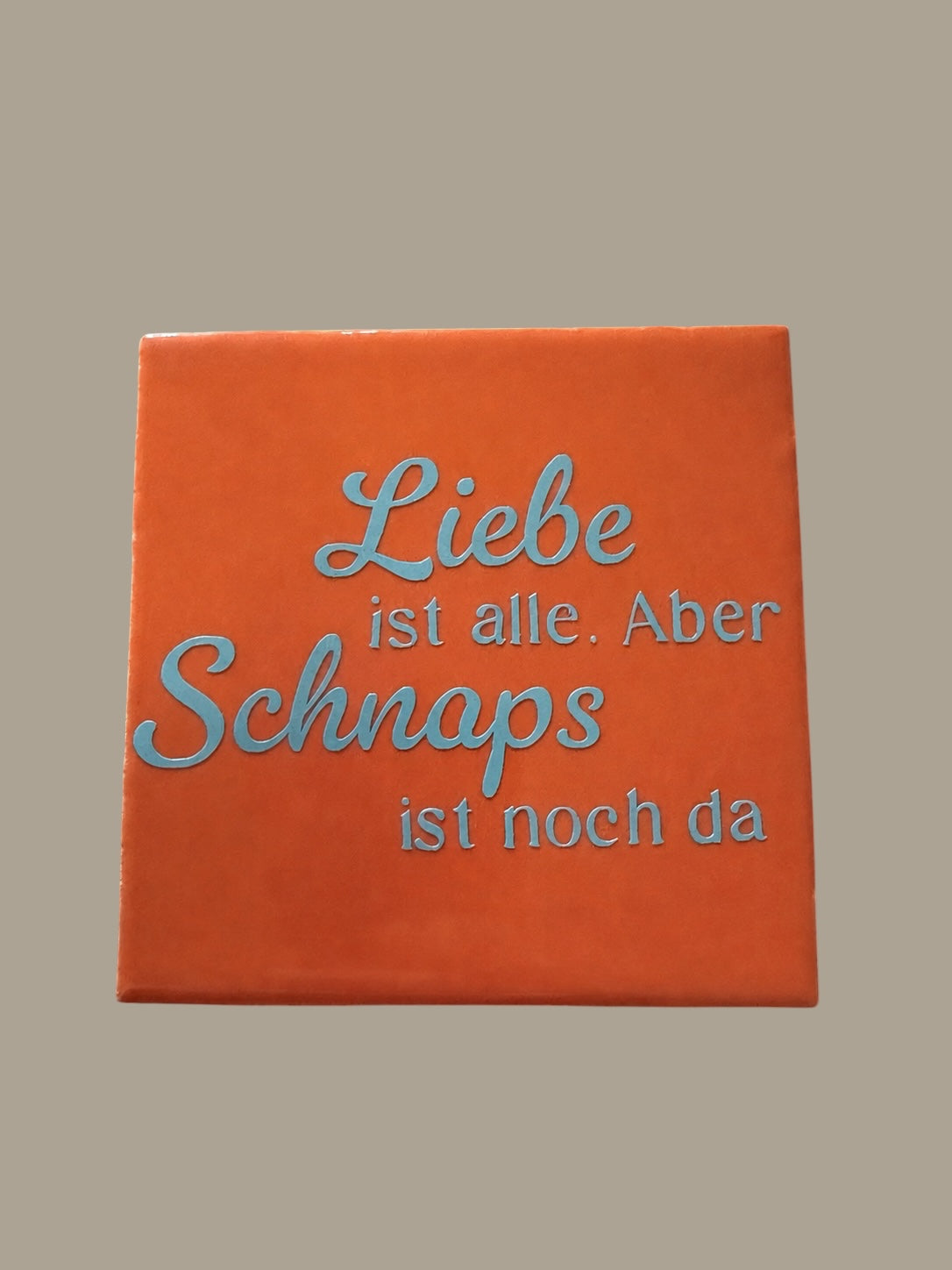 Spruch-Kachel – „Liebe ist alle , aber Schnaps ist noch da. „