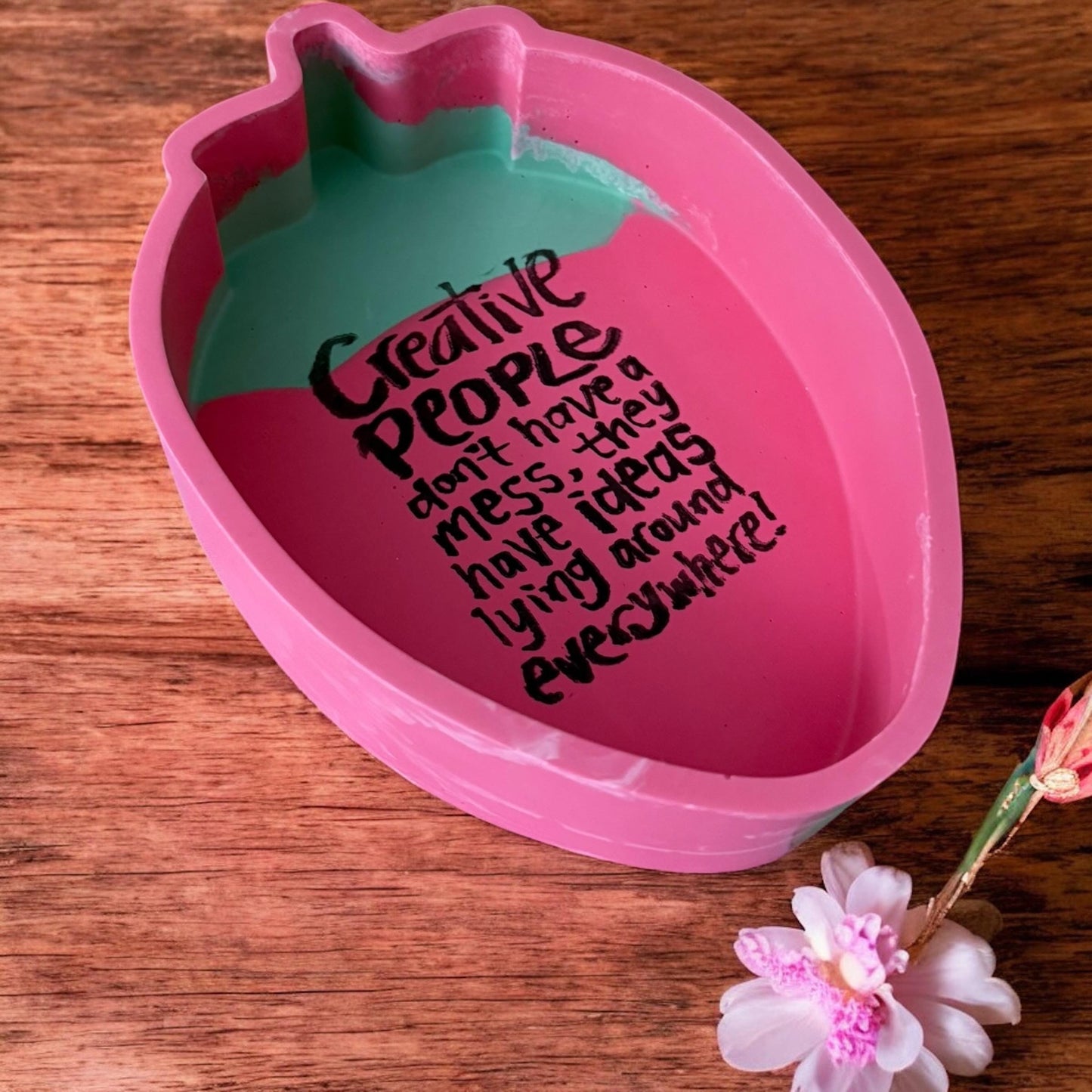 Handgegossene Jessin-  Erdberr - Schale mit Spruch – Kreative Deko und  Ablage für Schmuck & Kleinigkeiten