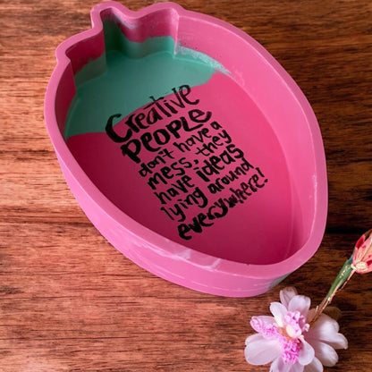 Handgegossene Jessin-  Erdberr - Schale mit Spruch – Kreative Deko und  Ablage für Schmuck & Kleinigkeiten