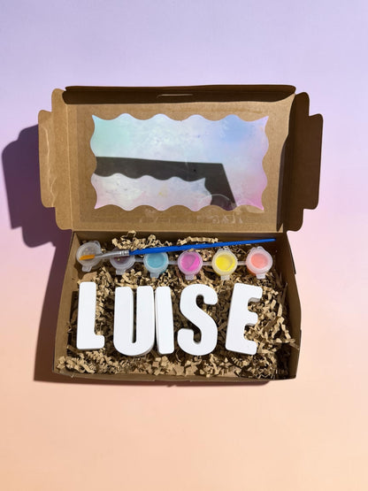 DIY Namensset zum Bemalen – Personalisierbare Buchstaben aus Gießmasse mit Acrylfarben & Pinsel