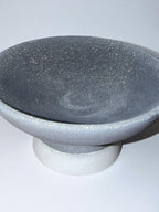 Handgemachte Betonschale auf Fuß | Dekoschale aus Beton | Minimalistische Wohnaccessoires | Modernes Design | Schale grau handmade