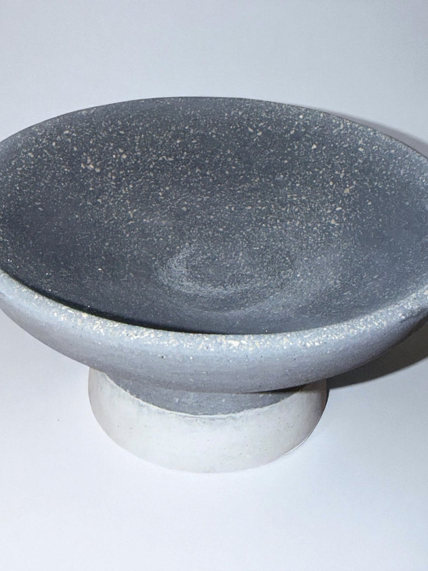 Handgemachte Betonschale auf Fuß | Dekoschale aus Beton | Minimalistische Wohnaccessoires | Modernes Design | Schale grau handmade