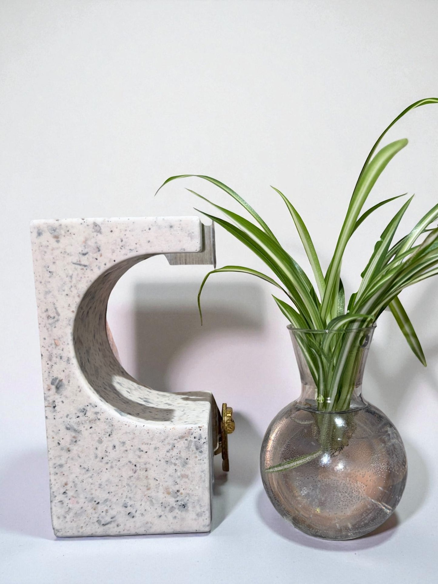 Handgegossene Beton-Vase – Modernes Designobjekt für dein Zuhause