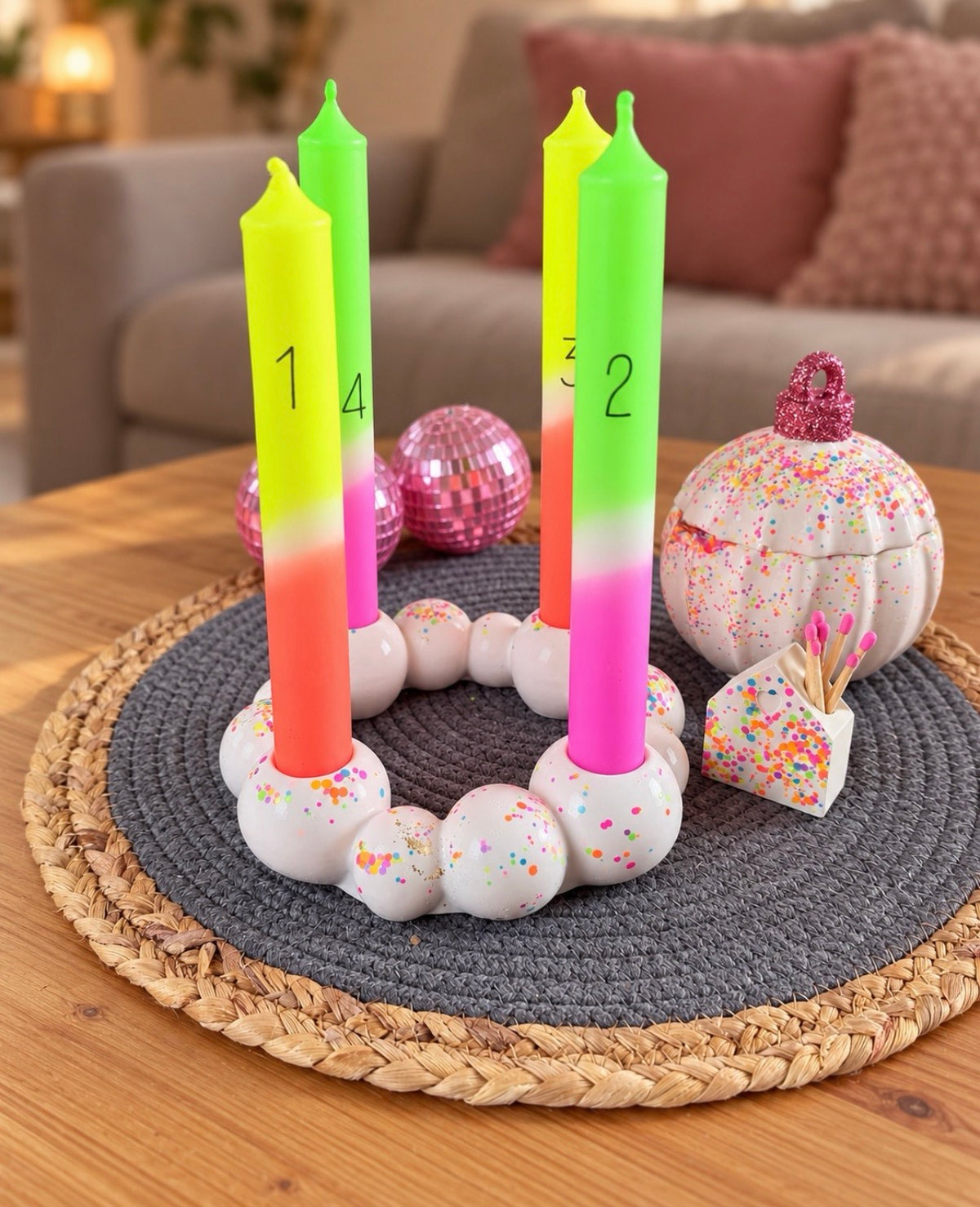 Buntes Adventsset mit 4 Kerzen