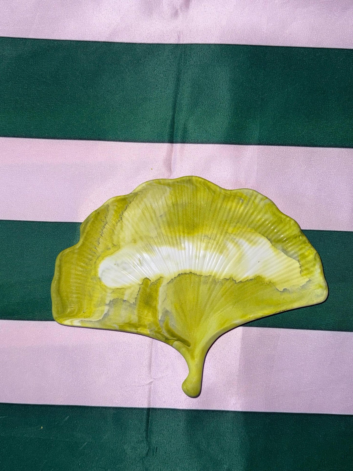 Ginkgo Blatt Schale aus Gießmasse – Handgemachte Schmuckschale – Natur Deko, Räucherschale, spirituelles Geschenk