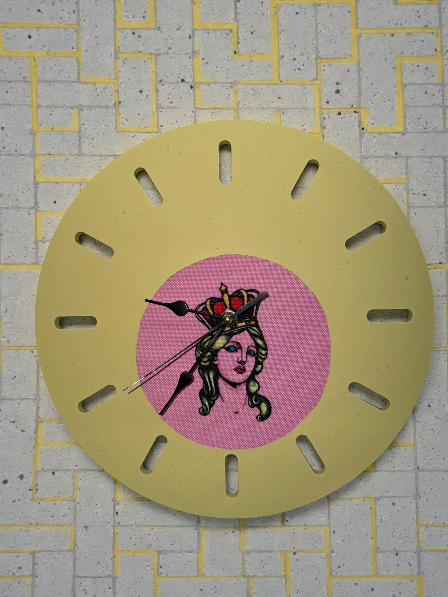 Uhr - Wanduhr - Handgemacht - Gießmasse