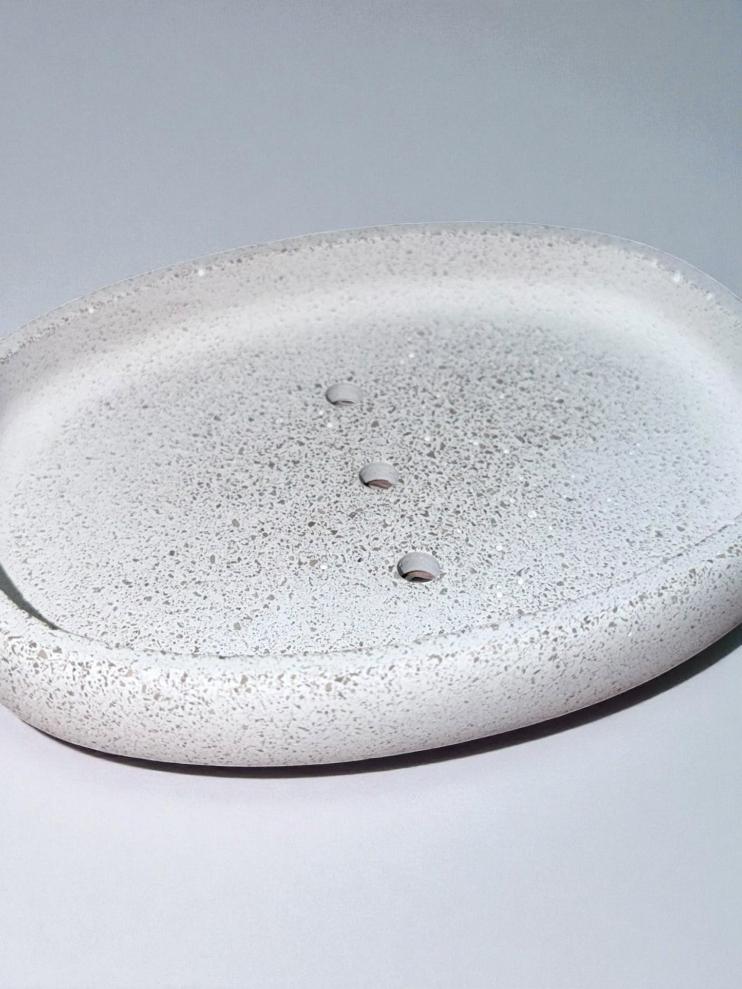 Minimalistische Seifenschale aus Beton – handgegossen, modern und langlebig. Perfekt für Bad oder Küche