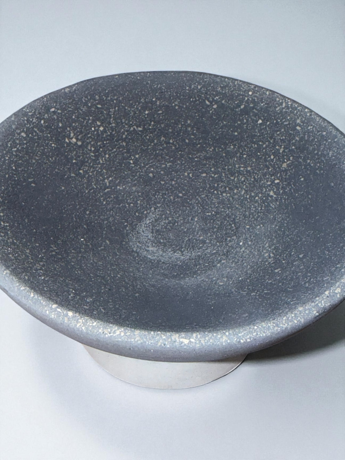 Handgemachte Betonschale auf Fuß | Dekoschale aus Beton | Minimalistische Wohnaccessoires | Modernes Design | Schale grau handmade