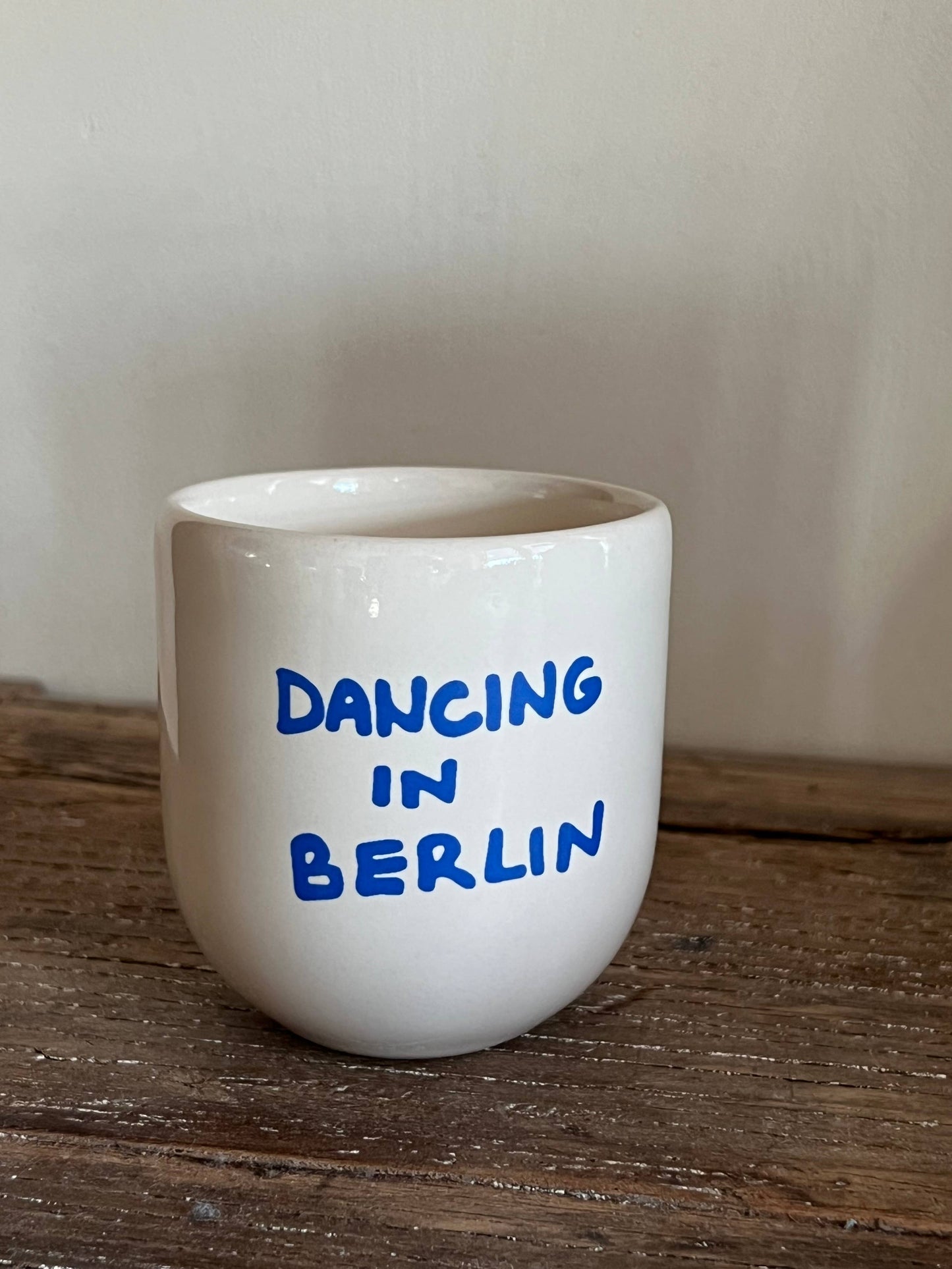 Sisi-Tasse, Tanzen in Berlin