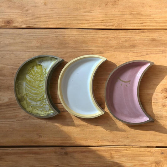 Halbmondschale aus Gießmasse