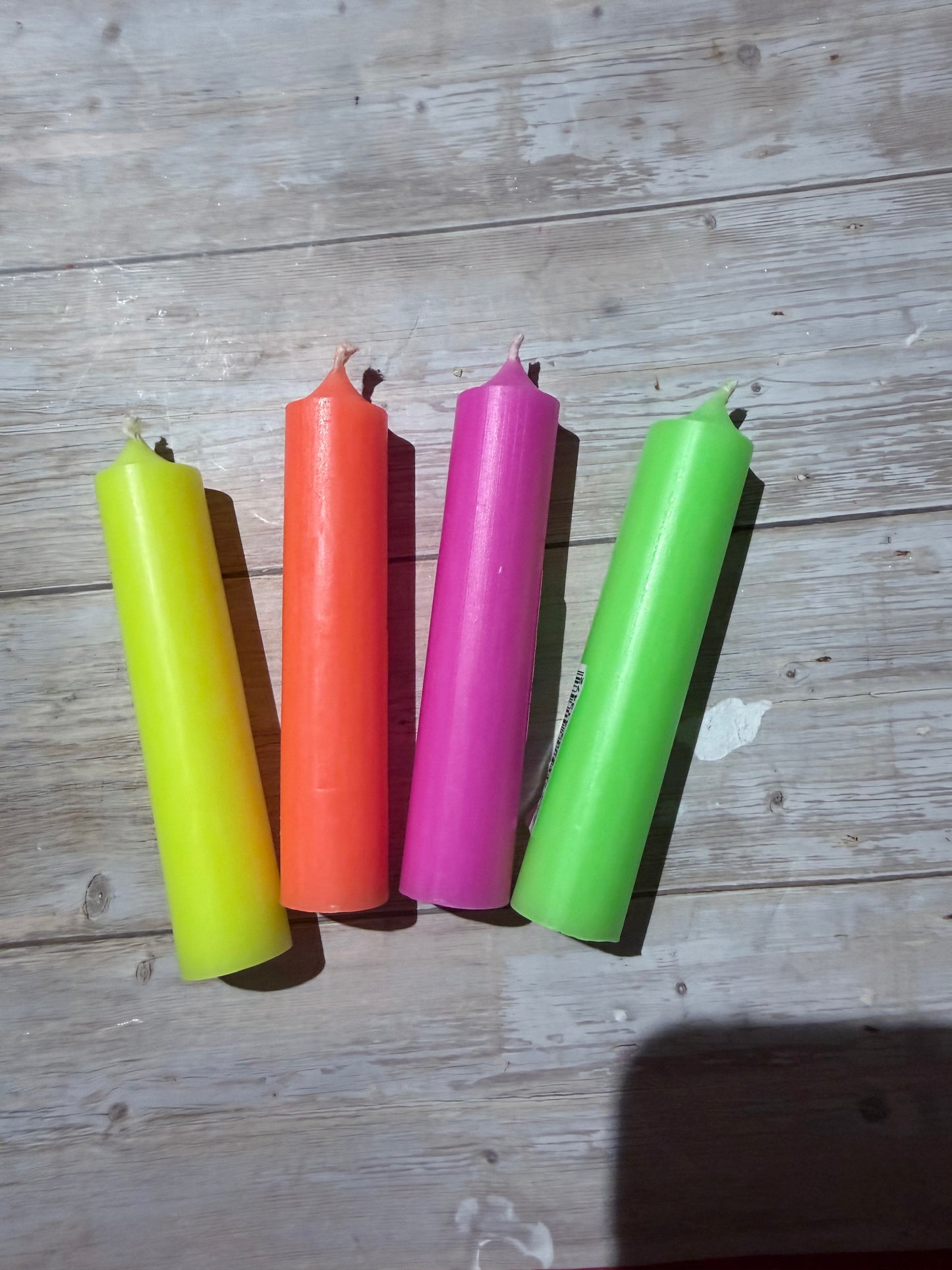 Stabkerzen 10 cm x 2,2 cm – Kerzenfarm Hahn – tropffrei & rußarm – kurze Deko-Kerzen – Handarbeit – verschiedene Farben