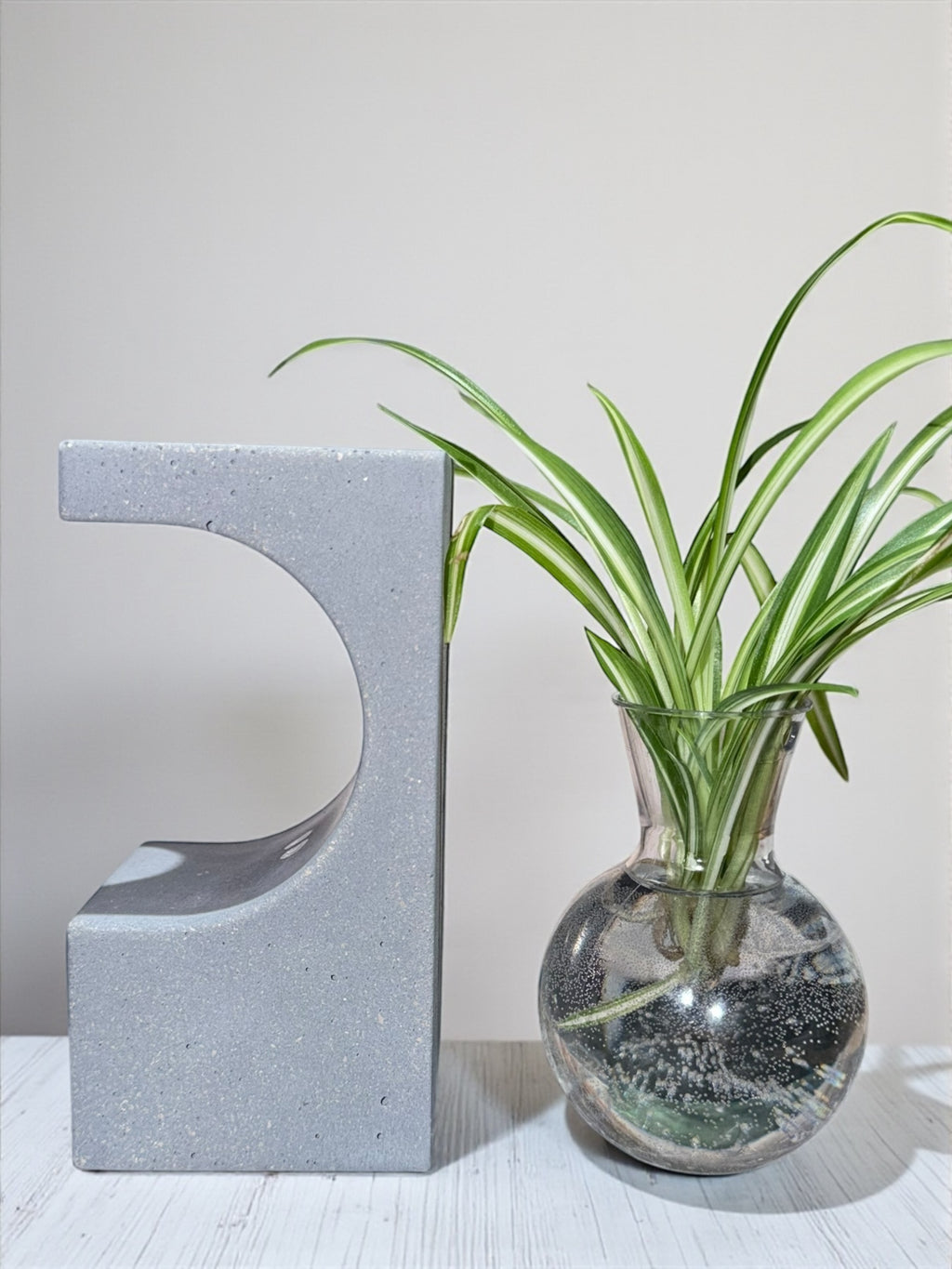 Vase en béton coulée à la main – Objet design moderne pour votre intérieur