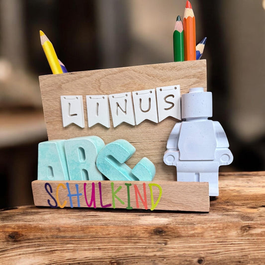 Personalisierter Stiftehalter zur Einschulung – Name & ABC Deko – Geschenk für Schulanfänger