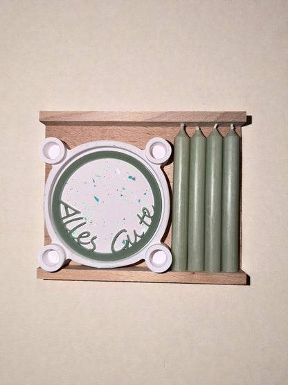 Handgefertigtes Kerzenhalter-Set mit Kerzen & Tablett aus Holz