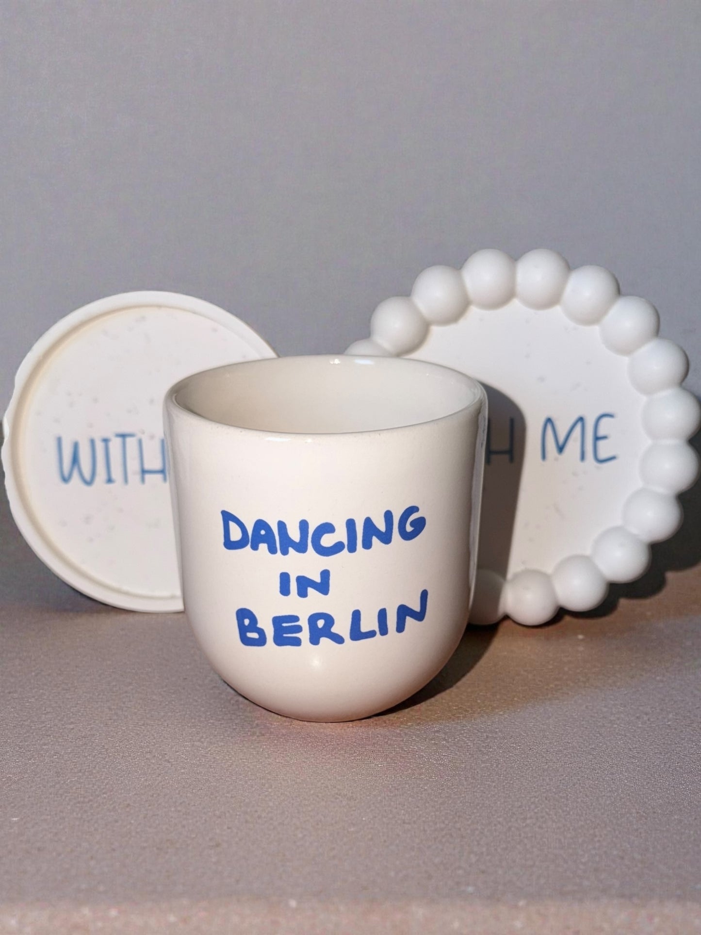 Sisi-Tasse, Tanzen in Berlin