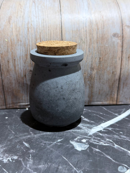 Handgemachtes Beton oder Gießpulver Gefäß mit Korkdeckel - Minimalistische Aufbewahrung & moderne Wohnaccessoires