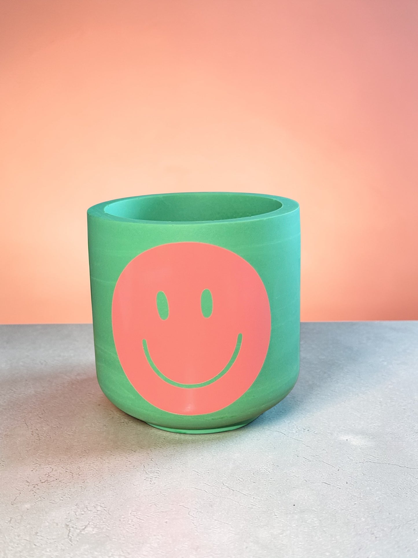 Statement Kerzen, bunte Kerzenbehälter