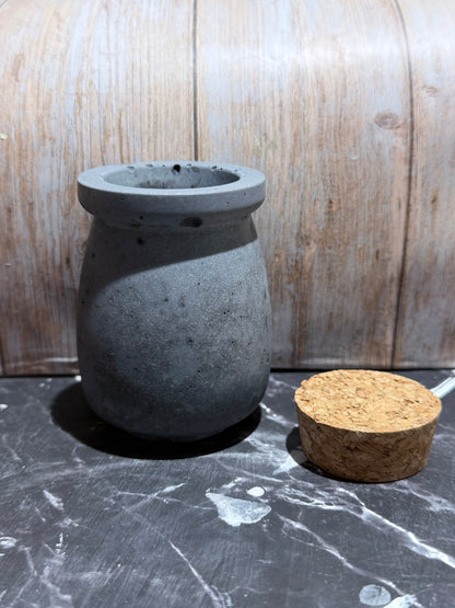 Handgemachtes Beton oder Gießpulver Gefäß mit Korkdeckel - Minimalistische Aufbewahrung & moderne Wohnaccessoires