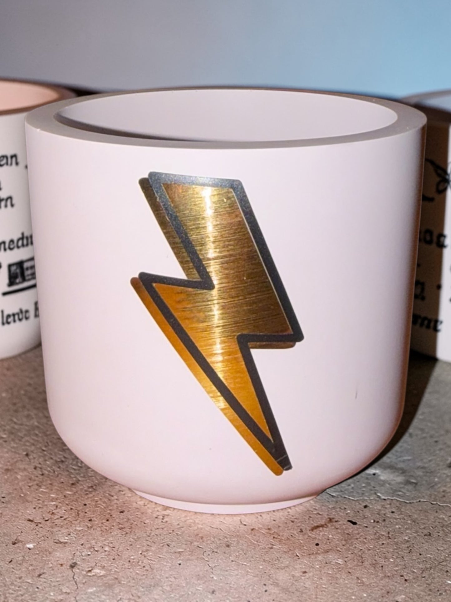 Statement Kerzen, bunte Kerzenbehälter