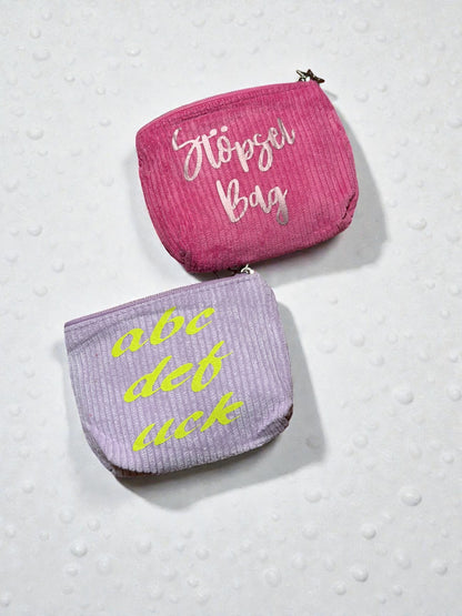 Mini Cord Bag, 10×9 cm – stylish, soft & beplottet. Perfekt für all den kleinen Kram, den du immer dabei hast. Handmade. Trendy. Ultra praktisch.
Öl