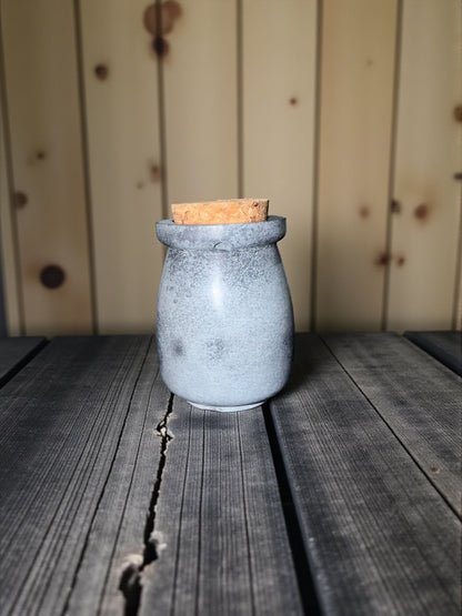 Handgemachtes Beton oder Gießpulver Gefäß mit Korkdeckel - Minimalistische Aufbewahrung & moderne Wohnaccessoires