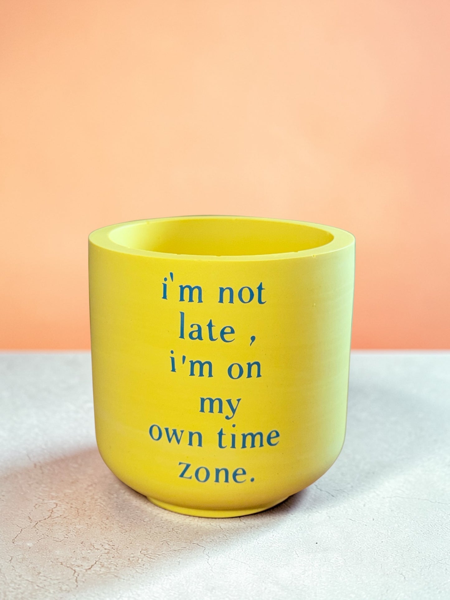 Statement Kerzen, bunte Kerzenbehälter