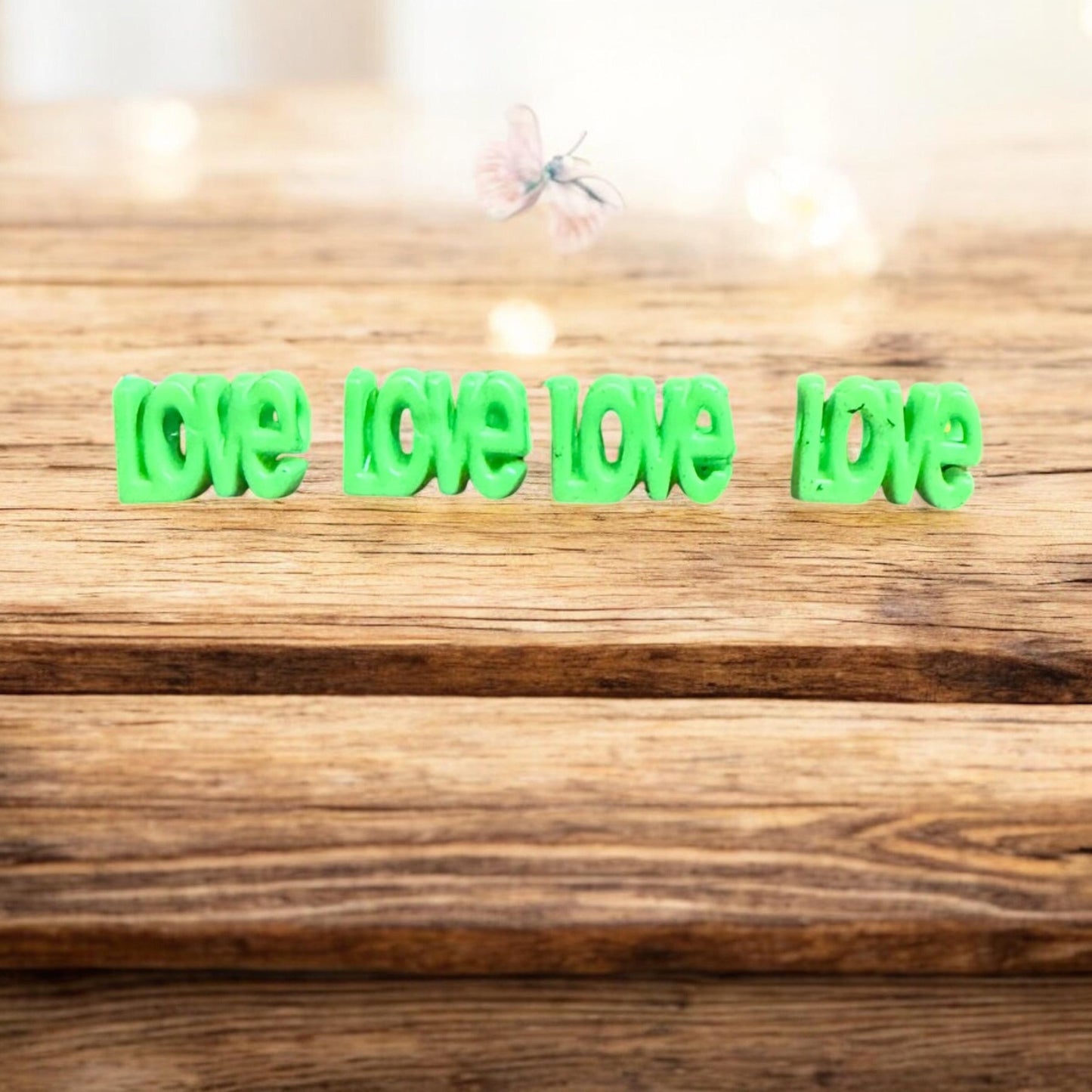 Leo Love Armband – Festival Armband mit “LOVE” Schriftzug aus Kunststoff – Leopard Design – Sommer Accessoire – Freundschaftsarmband – Handmade