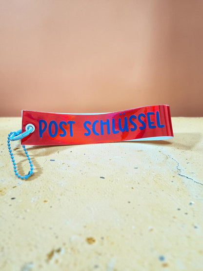Personalisierter Schlüsselanhänger aus Kunstleder – Name oder Spruch | Statement Keychain mit Charms | Handmade Geschenk