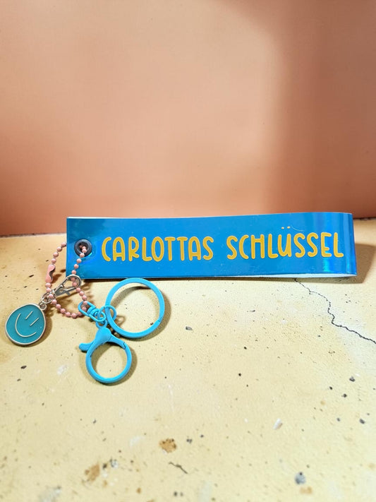 Personalisierter Schlüsselanhänger aus Kunstleder – Name oder Spruch | Statement Keychain mit Charms | Handmade Geschenk