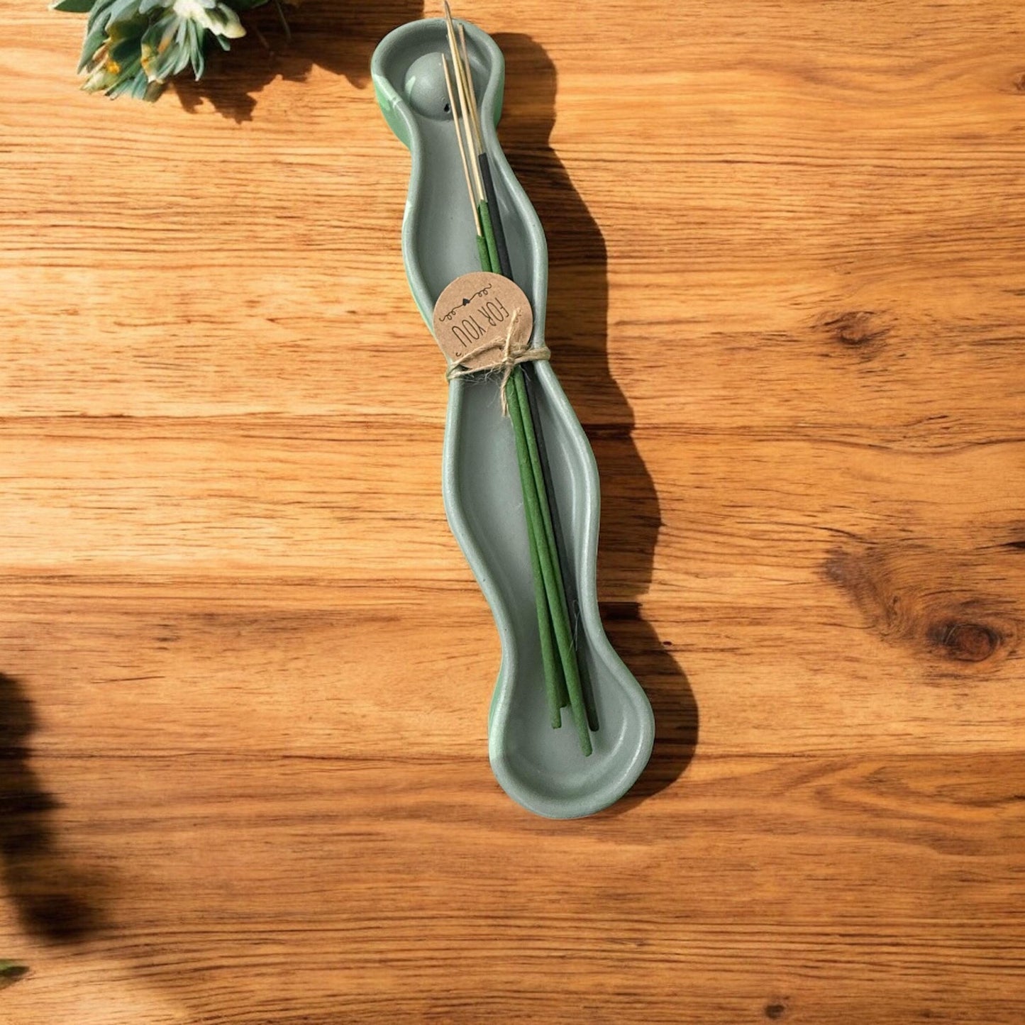Handgemachter Räucherstäbchenhalter aus Gießmasse | Wellenform |  Boho Deko Halter | Achtsamkeit & Meditation | Geschenkidee Handmade