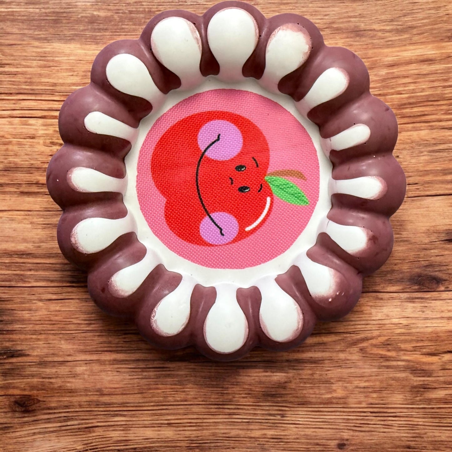 Handgemachter Untersetzer / Schmuckteller mit Stoffinlay – Retro Pop Art und Muster Mix – Geschenkidee und Deko