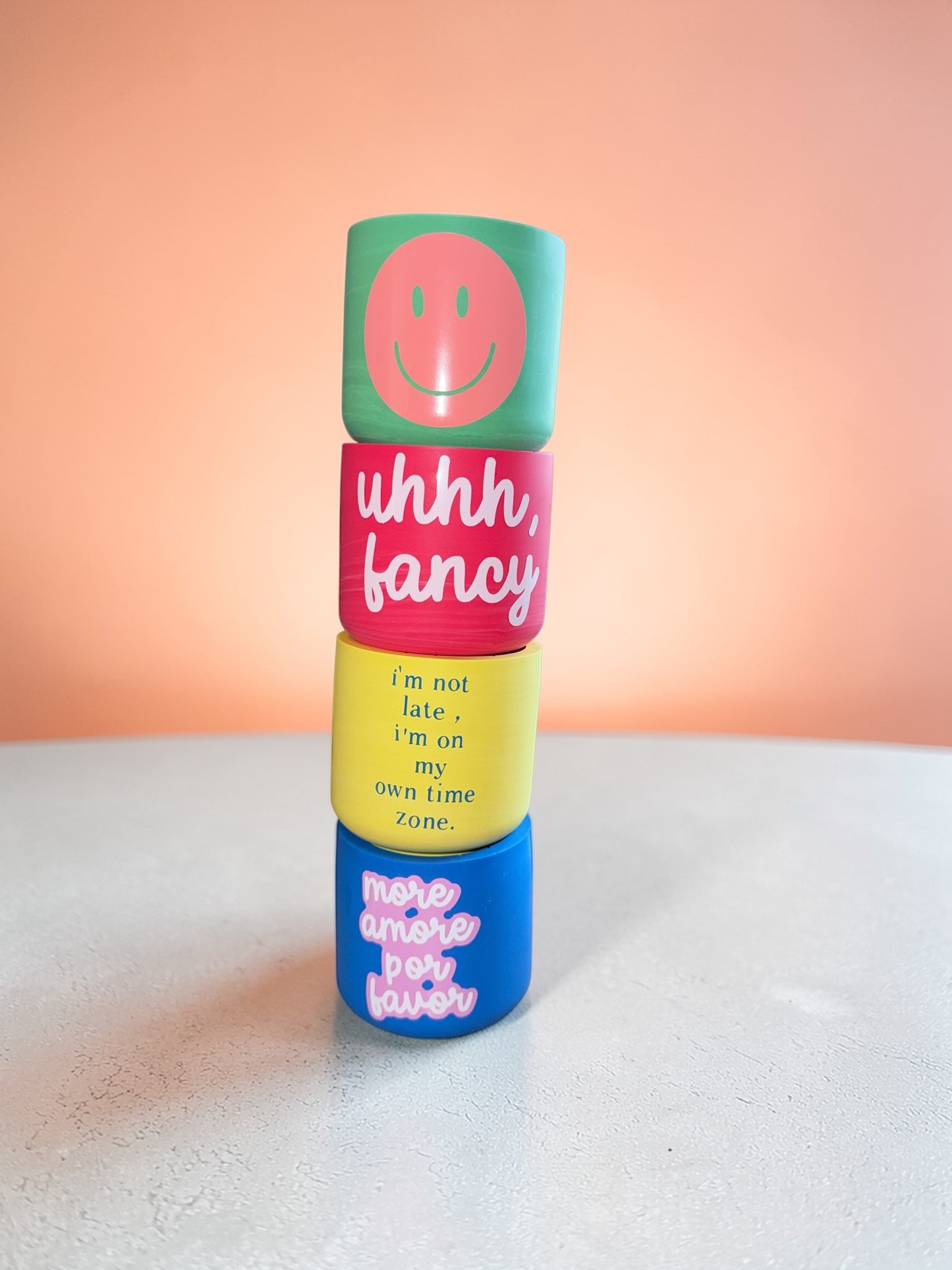 Statement Kerzen, bunte Kerzenbehälter