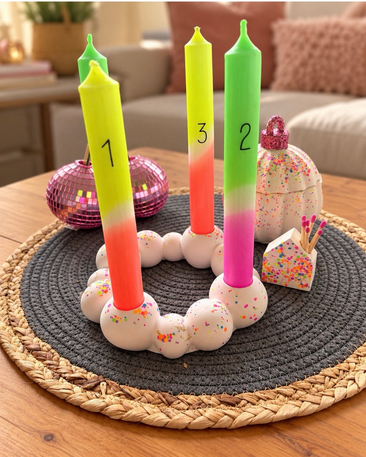 Buntes Adventsset mit 4 Kerzen