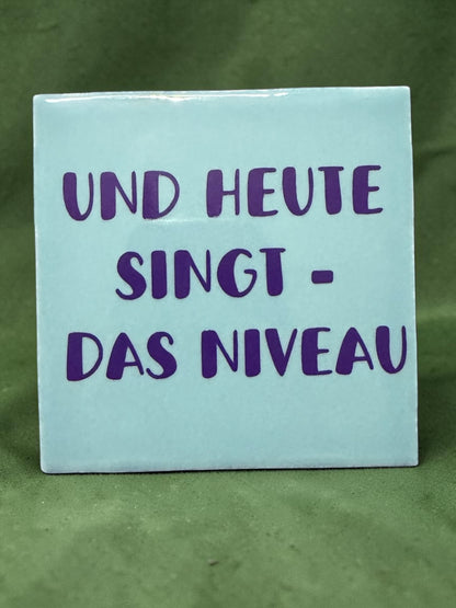 Spruch-Kachel – "Und heute singt - das Niveau "